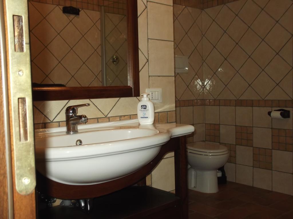 만시아노 Il Laghetto Agriturismo 빌라 객실 사진